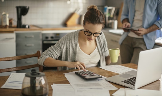 Frustrated woman in front of computer screen